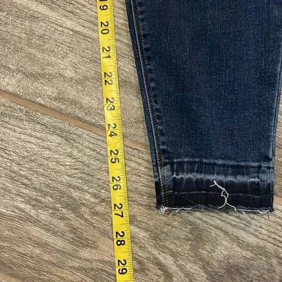 Spanx Distressed Ankle Skinny Jeans Medium Wash Stretch denim Women’s Size L - Picture 10 of 13
